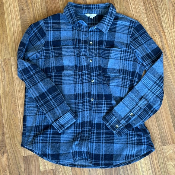 3/$10 🌼 Fleece flannel - Picture 1 of 2